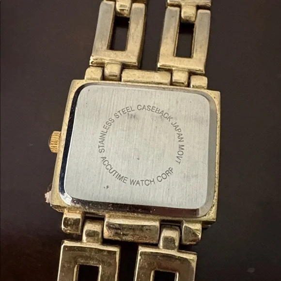 Lot of 5 old watches - need batteries - Picture 3 of 9